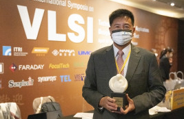 世界杯官网线上平台光电董事长彭双浪荣获潘文渊文教基金会 ERSO Award