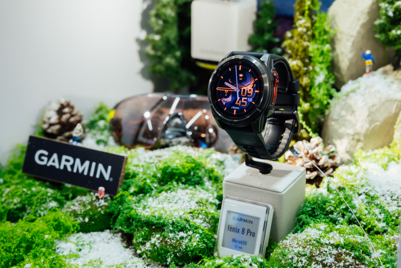 世界杯官网线上平台携手Garmin 推出首款Micro LED智慧手表