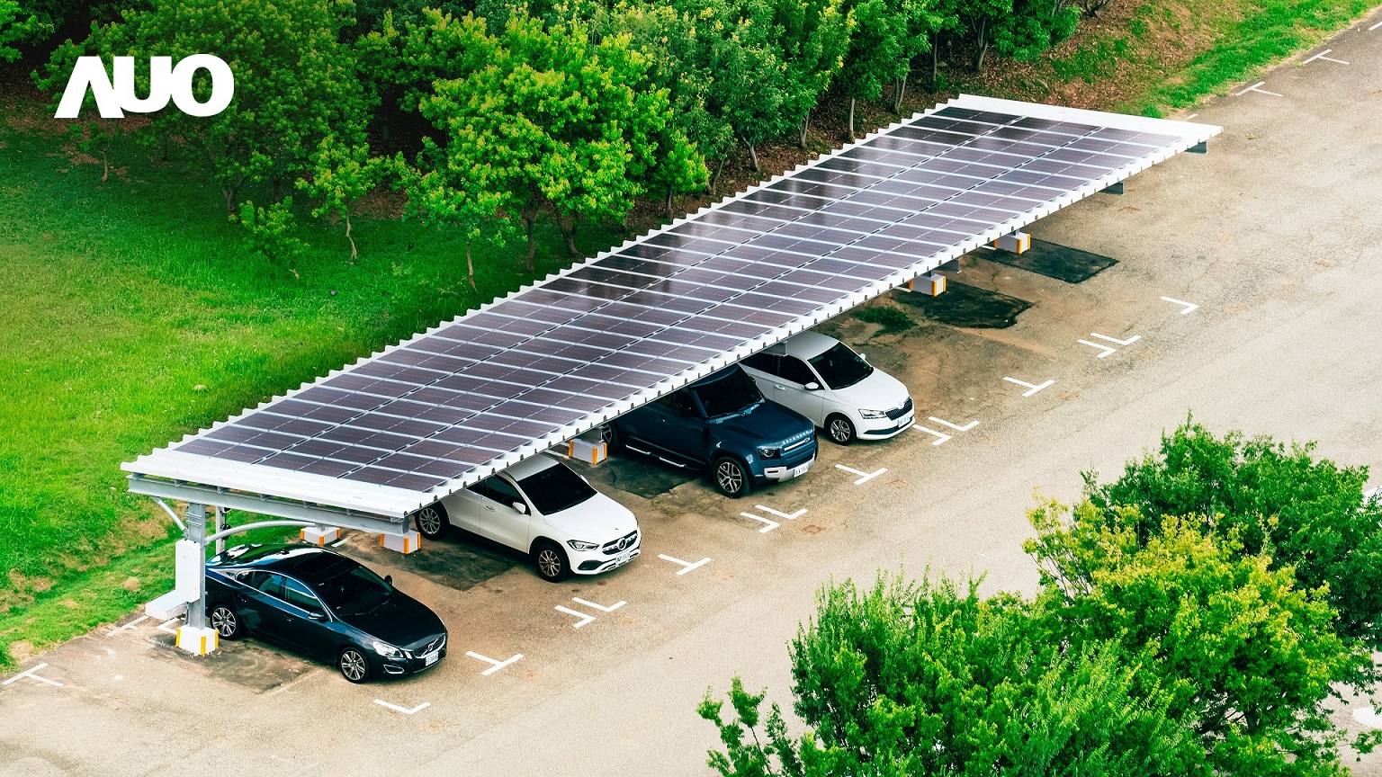 世界杯官网线上平台SunSteel光电整合型浪板具备快速安装、轻量化优势，可提升15%发电效能，通过国际IEC与台湾VPC认证安全、防漏、耐候标准