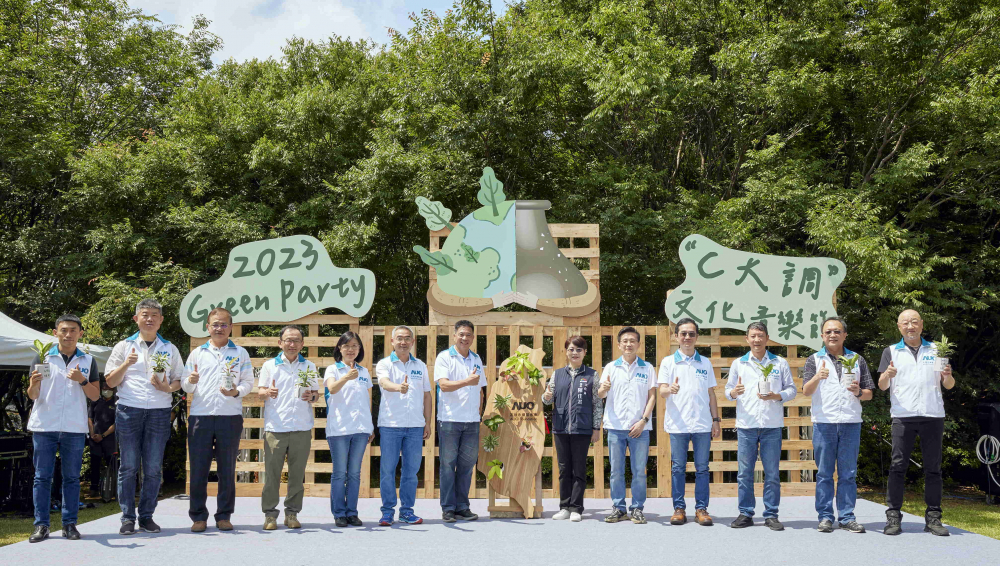 友達光電攜手供應商夥伴及台中市政府，共同倡議及推廣加樹減塑、節能減碳的淨零綠生活