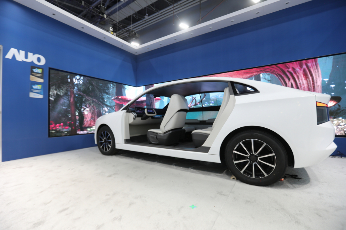 世界杯官网线上平台发表全新Smart Cockpit 2024，大秀显示应用成果、及释放Micro LED终极显示技术量能的全新智慧座舱，以营造突破性、沉浸式的视觉体验，重新定义智慧座舱，满足驾乘人员的全方位感受。