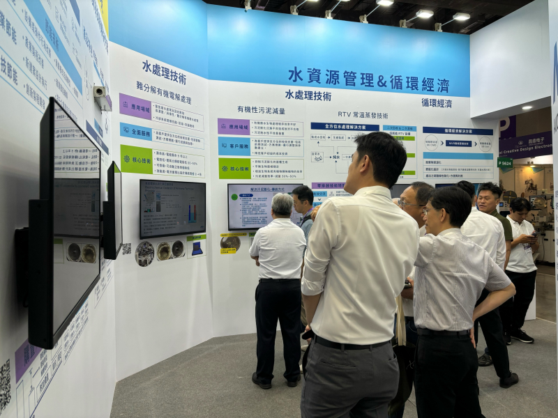 友達以深厚的智慧製造經驗發展永續戰略，積極延伸價值鏈，轉化成可供外界使用的綠色智慧服務，進軍SEMICON Taiwan 2024，提供半導體產業鏈打造AI世代的永續即戰力。