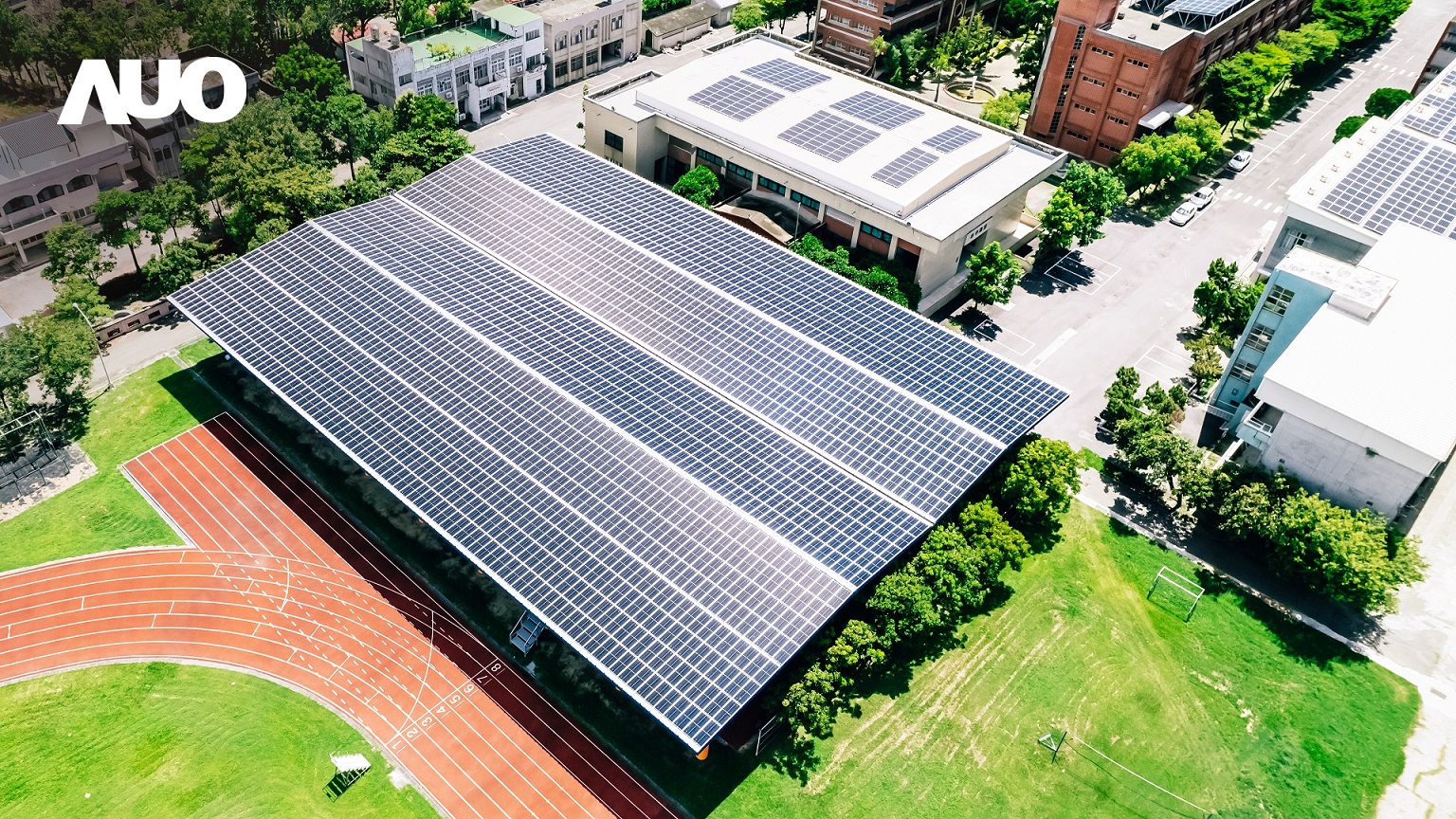 世界杯官网线上平台SunSteel光电整合型浪板具备快速安装、轻量化优势，可提升15%发电效能，通过国际IEC与台湾VPC认证安全、防漏、耐候标准