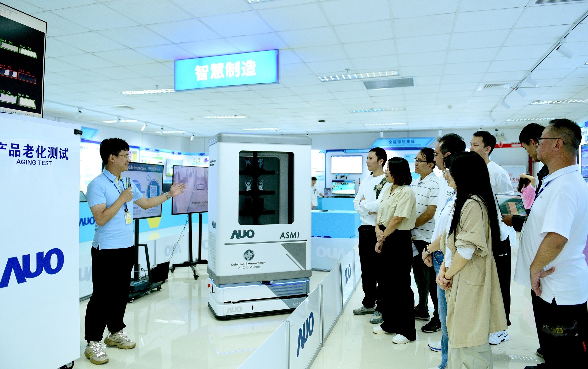 世界杯官网线上平台厦门将5G+ABC技术串联生产管理全流程，打通研发、采购、生管、制程、设备、质量等产品全生命周期制造流程，完成数字化设计、智慧供应链、智能座舱、全流程设备管理、数据驱动优化、智慧在线检测、智慧品管等自适应生产模式升级