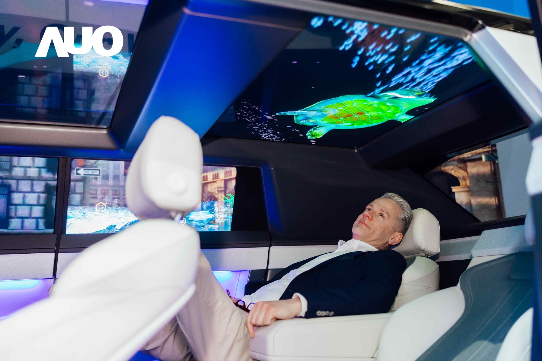 世界杯官网线上平台Smart Cockpit 2025集Micro LED透明、大型化、可挠优势之大成，携手BHTC打造未来视界的车用Display HMI解决方案